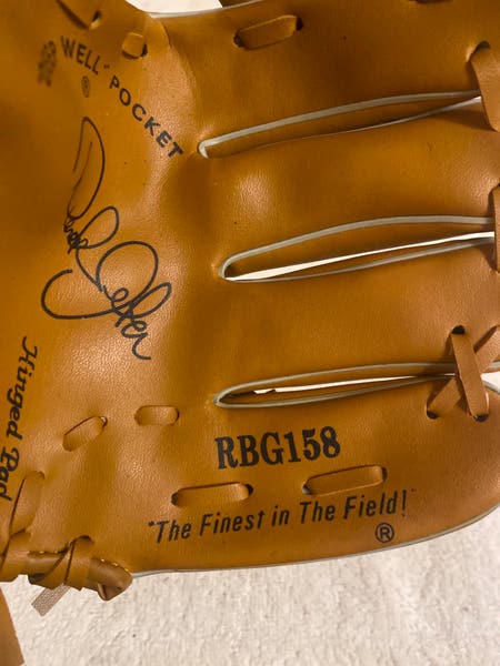Vintage Derek Jeter Rawlings Signature Series 9” Baseball Glove