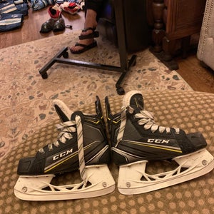 Used CCM Size 2.5 Tacks Hockey Skates