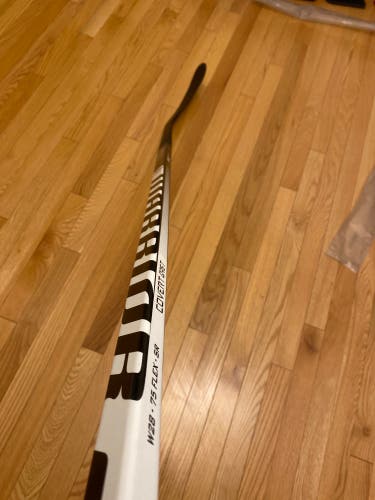 Senior Right Handed P28  Covert QR5T Hockey Stick