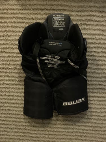 Junior Small Bauer  Nexus Freeze Pro Hockey Pants