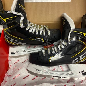 New CCM Regular Width  Size 8 Super Tacks AS3 Hockey Skates
