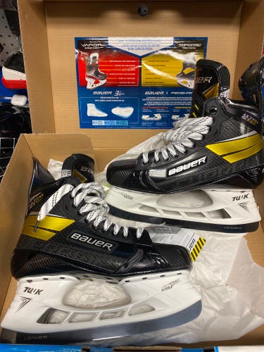 New Bauer  Size 10.5 Supreme UltraSonic Hockey Skates