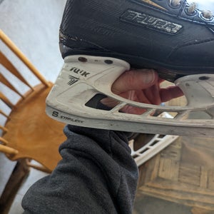 Junior Used Bauer Supreme S27 Hockey Skates Regular Width Size 3