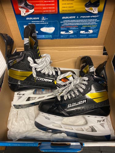 New Bauer  Size 7 Supreme UltraSonic Hockey Skates
