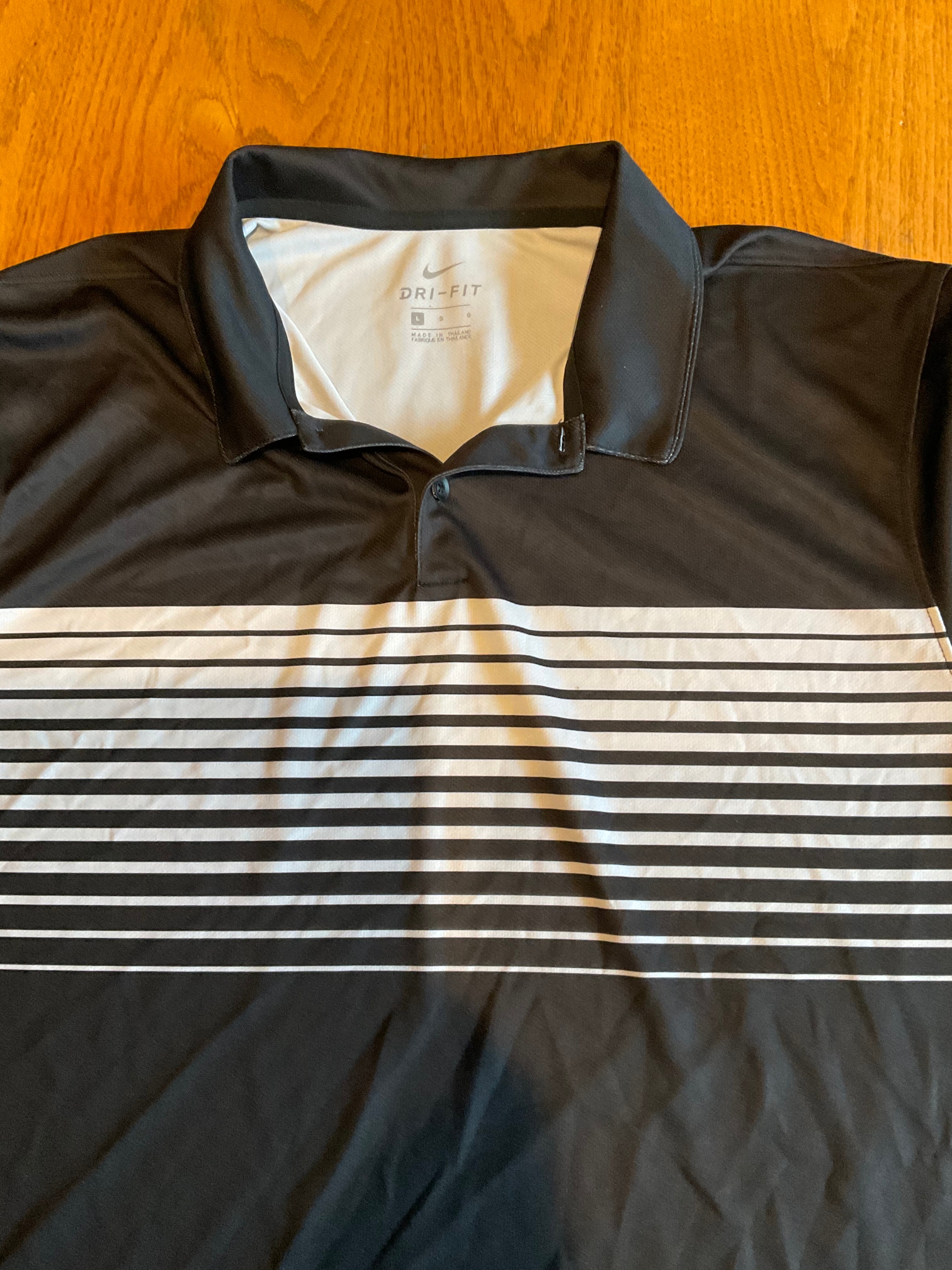 Black/White Used Large Men's Nike Shirt