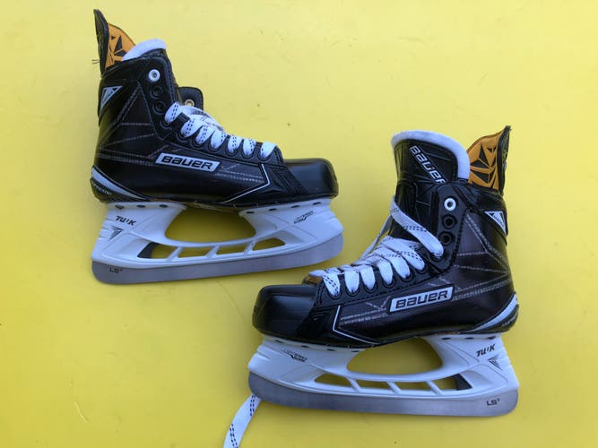 Senior New Bauer Supreme matrix C Hockey Skates Regular Width Size 8