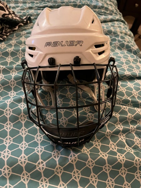 Used Small Bauer Re-Akt 150 Helmet
