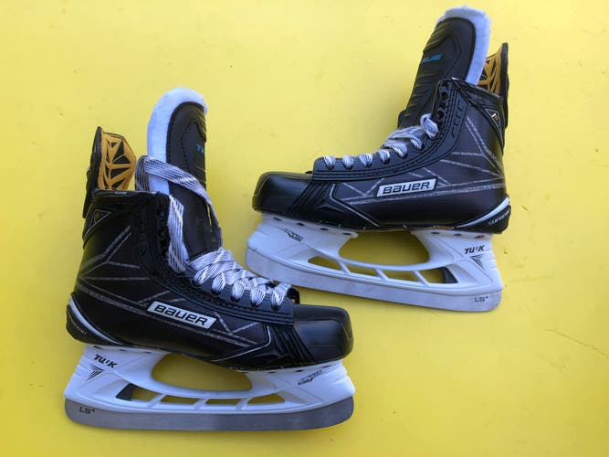 Junior New Bauer Supreme 1S Hockey Skates Regular Width Pro Stock Size 5.5
