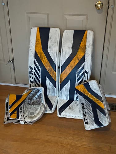 33" CCM  Axis 1.9 Goalie Leg Pads