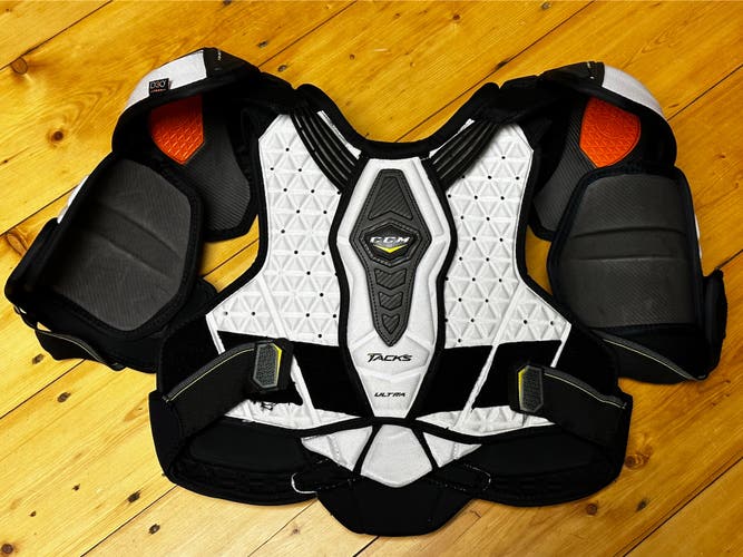 Senior Medium CCM Ultra Tacks Shoulder Pads