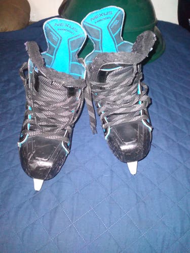 Junior Used Bauer Nexus N8000 Hockey Skates Regular Width Size 4.5