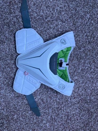 Used Medium Maverik M5 Shoulder Pads