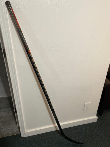 Senior Right Handed W03  Covert QRE10 Hockey Stick
