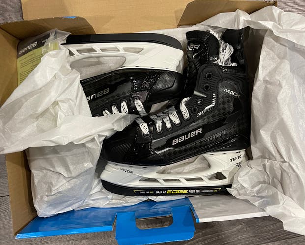 New Bauer Wide Width  Size 6.5 Supreme Mach Hockey Skates
