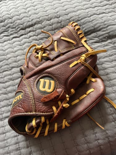 New Right Hand Throw 11.5" A800 Baseball Glove