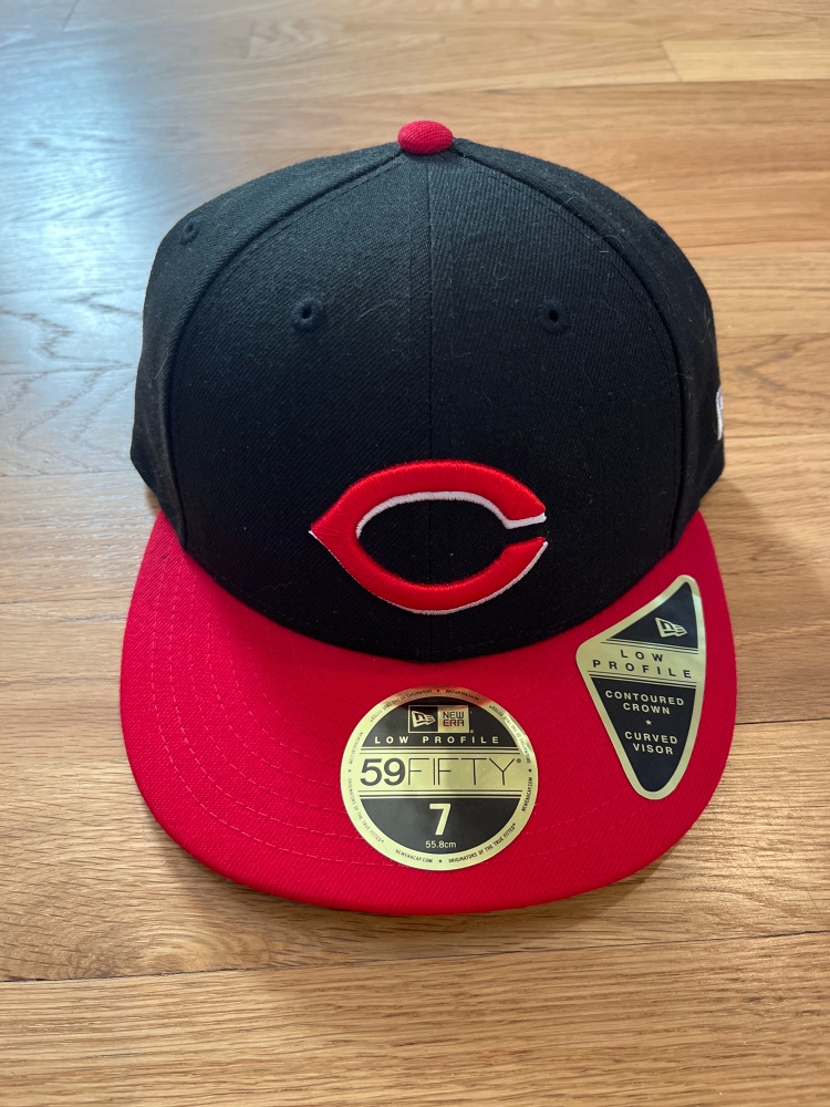 NEW Cincinnati Reds Low Profile Fitted Game Hat (Black, Size 7)