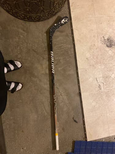 Intermediate Right Handed P92  Vapor Hyperlite Hockey Stick