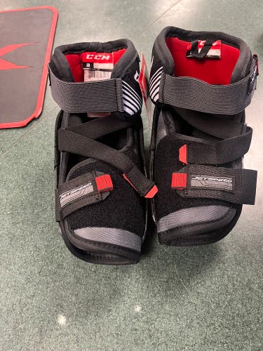 New Medium CCM JetSpeed FT370 Elbow Pads