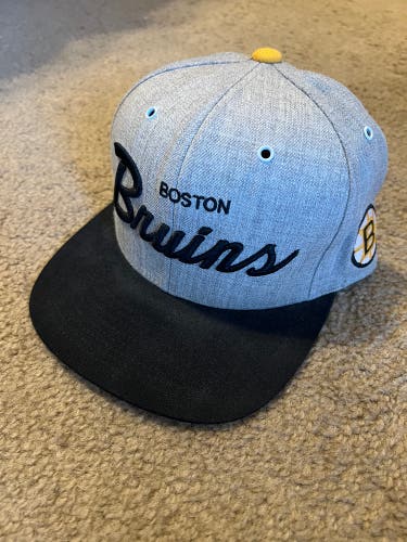 Mitchell & Ness Boston Bruins Snapback Hat