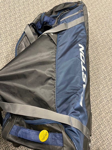 Easton Black/Navy Matrix Wheel bag
