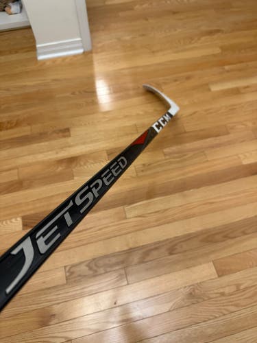 Senior Right Handed P28 JetSpeed Hockey Stick