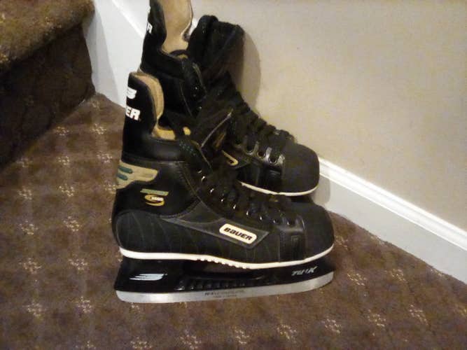 RARE!Junior great condition!! used Bauer Supreme 3000 Hockey Skates Regular Width Size 5.5