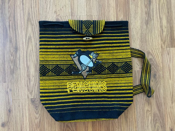 Pittsburgh Penguins NHL HOCKEY Women's Serape Like Handbag Purse Backpack!
