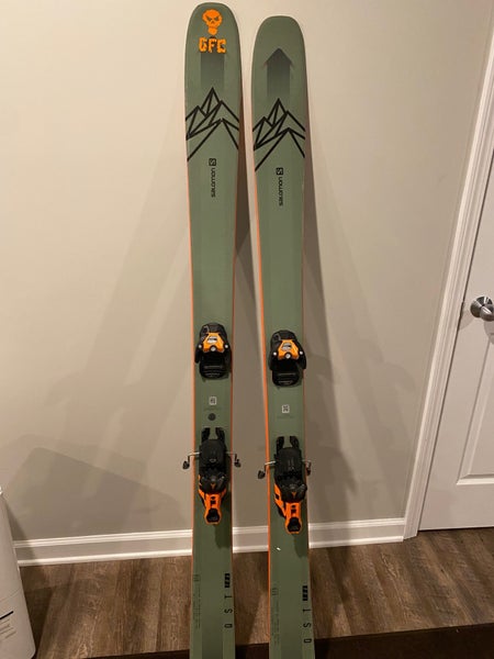 Used Men's 2020 Salomon 180 cm Powder QST Skis With Bindings Max Din 13
