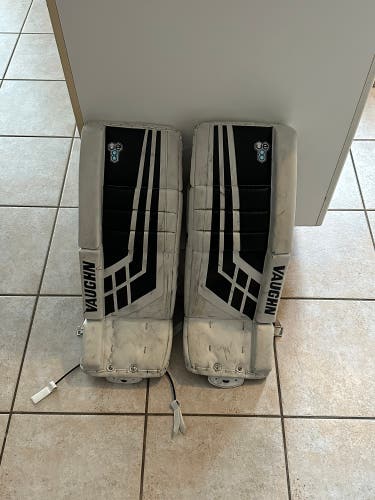 Vaughn Velocity VE8 Goalie Leg Pads 24” Plus 2”