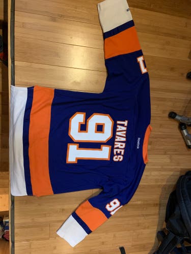 John Tavares Islanders Blue Used Large/Extra Large Reebok Jersey hockey