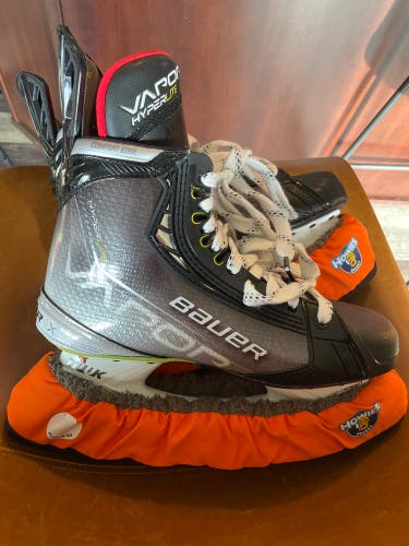 New Bauer Hyper lite Skates