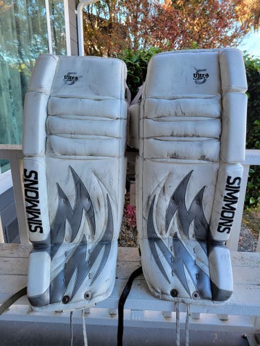 Used 32" Ultra Light 5 Goalie Leg Pads