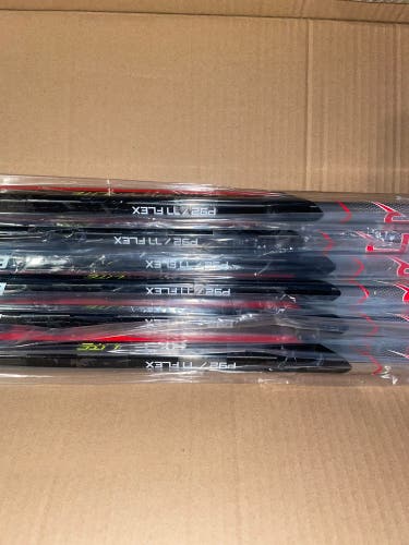 Senior Right Handed P92  Vapor Hyperlite Hockey Stick