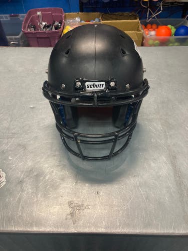 Schutt RECRUIT HYBRID YOUTH Size Large Football Helmet Used