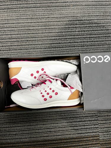 New Women's Size 7.0-7.5 (EU 38) Ecco Golf Shoes