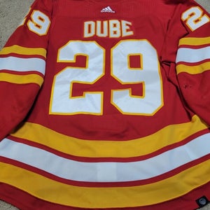 DILLON DUBE 21'22 Calgary Flames PHOTOMATCHED Red Game Worn Used Jersey LOA