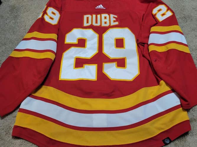 DILLON DUBE 21'22 Calgary Flames PHOTOMATCHED Red Game Worn Used Jersey LOA