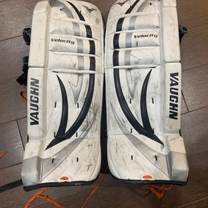 Used 26" Regular Vaughn Velocity V5 Goalie Full Set