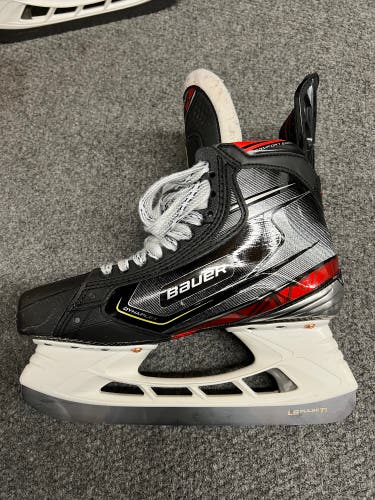Used Bauer Regular Width Pro Stock Size 8.5 Vapor 2X Pro Hockey Skates