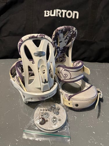 Women's Burton Custom Snowboard Bindings (Small)