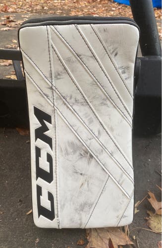 CCM Extreme Flex 5 Pro Senior Goalie Blocker