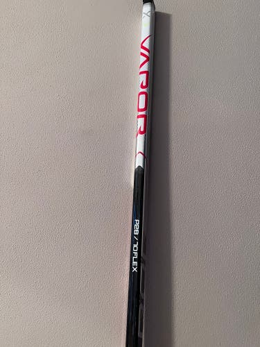 Senior Right Handed P28  Vapor Hyperlite Hockey Stick