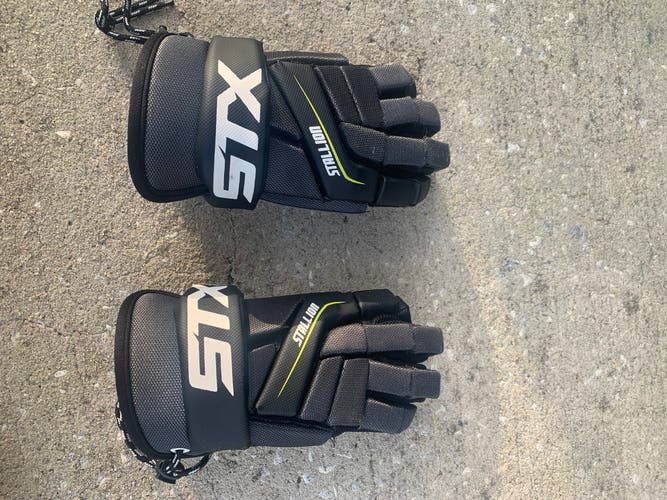 Used Player's STX 10" Stallion 200 Lacrosse Gloves