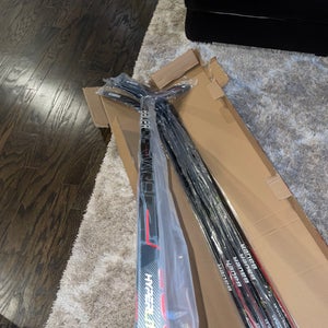 New Right Handed P92  Vapor Hyperlite Hockey Stick