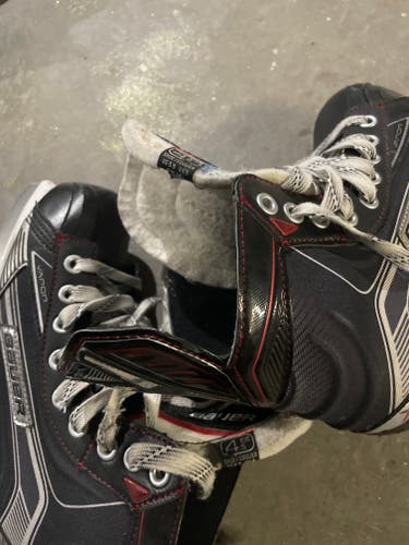 Youth Used Bauer Vapor 500 Hockey Skates Size 4.5
