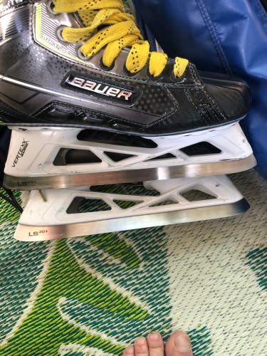 Used Bauer Regular Width  Size 5.5 Elite Hockey Goalie Skates With Extra Set Of Tydan Steel