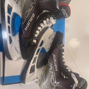 New Bauer  Size 8 Vapor Hyperlite Hockey Skates
