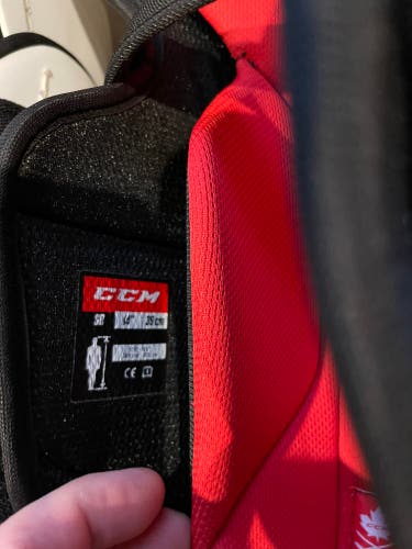 CCM Jet speed FT 485 shin pads