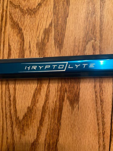 Warrior Kryptolyte Lacrosse Shaft
