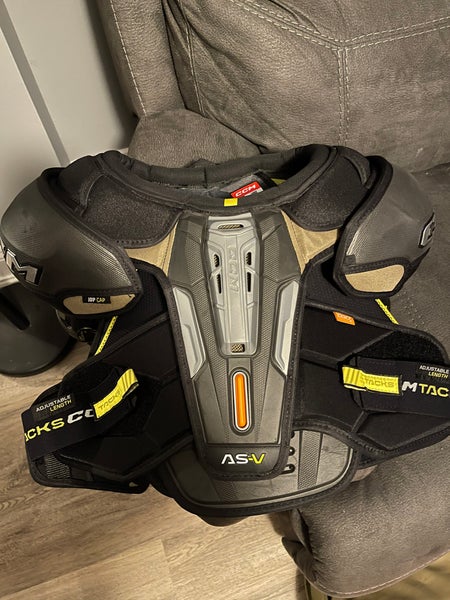 CCM AS V Shoulder pads